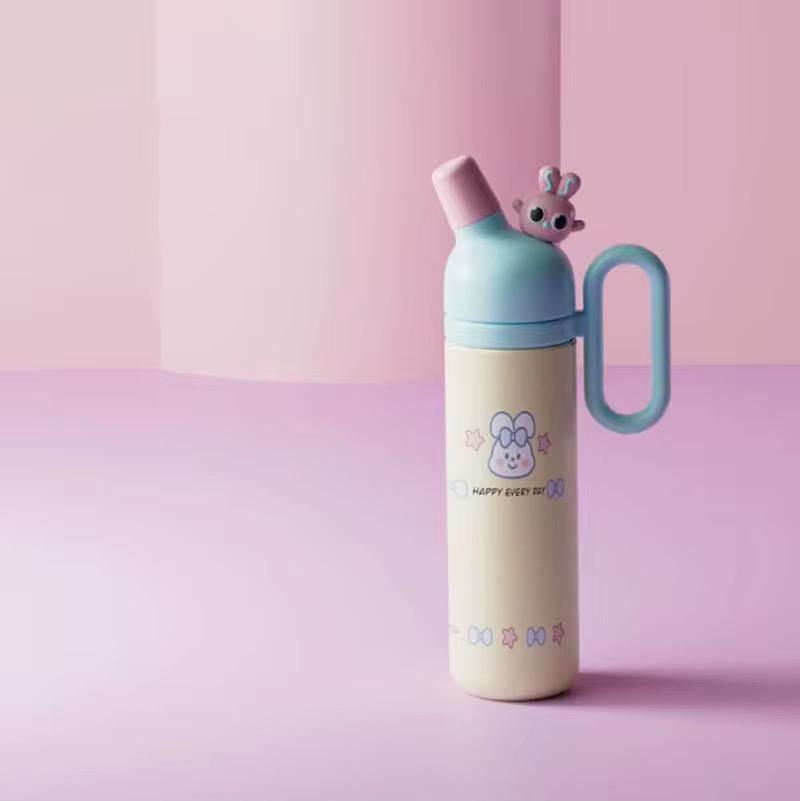 Kids water bottle with handle